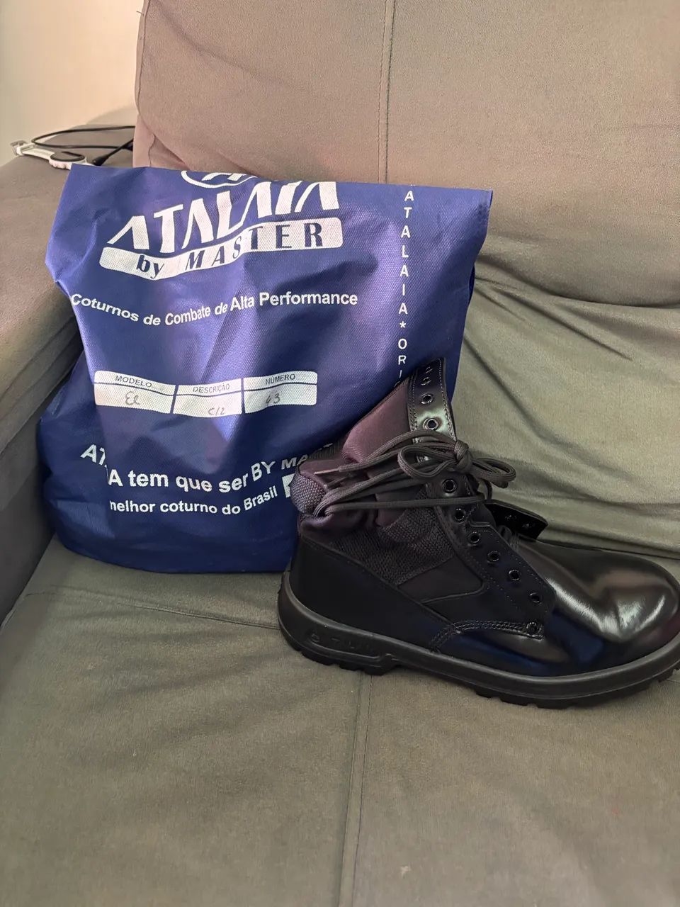 Vendo coturno Atalaia Extra leve com zíper 