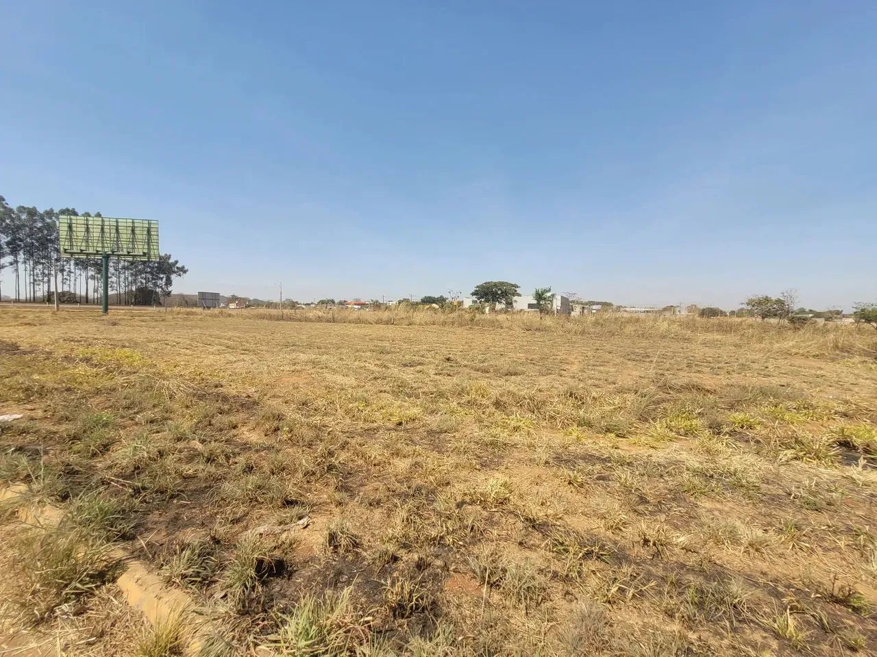 Área 1 quadra atrás da Br-153, bom para Galpão. - Foto 7