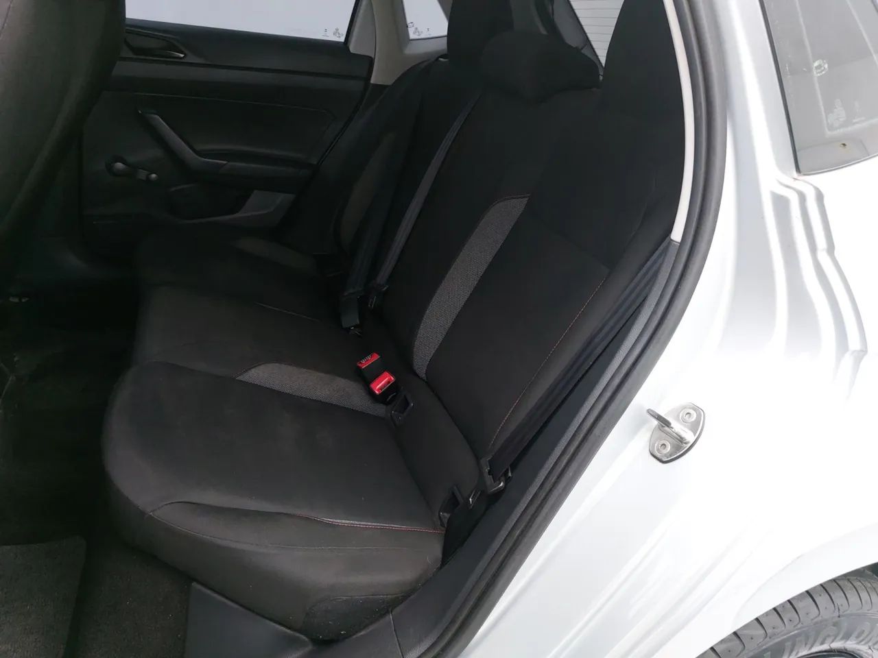 Volkswagen Polo Track 1.0 Flex 12V 5p, foto 17 de 18