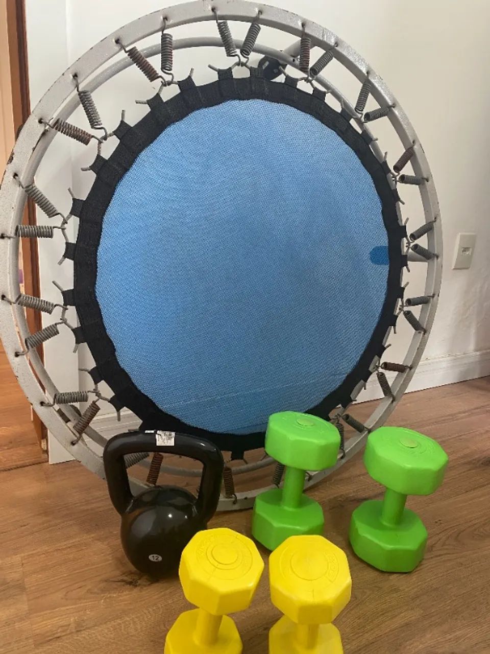Jumping + alteres de 2 e 4 Kg + peso de 12 kg
