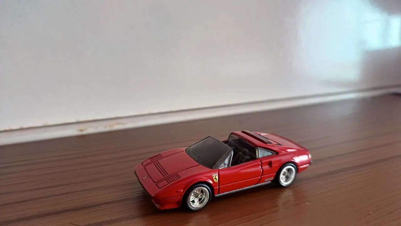 Ferrari 308 GTS Quattrovalvole Hot Wheels 1/64 - Câmeras e