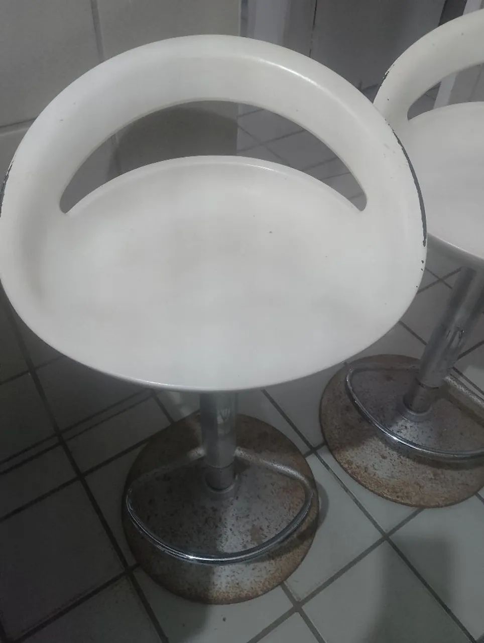 2 banquetas brancas  - Foto 2