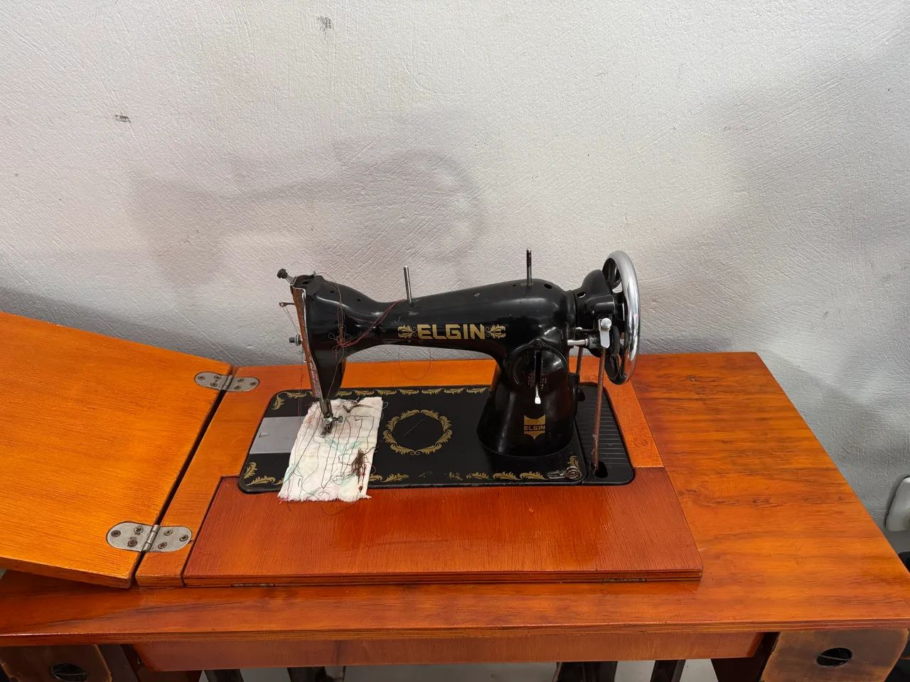 Máquina de Costura Elgin Antiga
