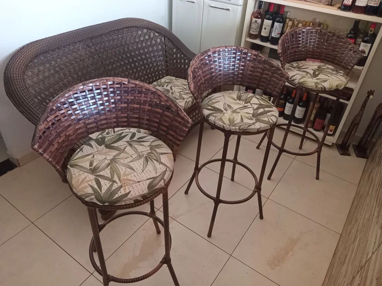 JOGO CADEIRAS E BANQUETAS EM VIME