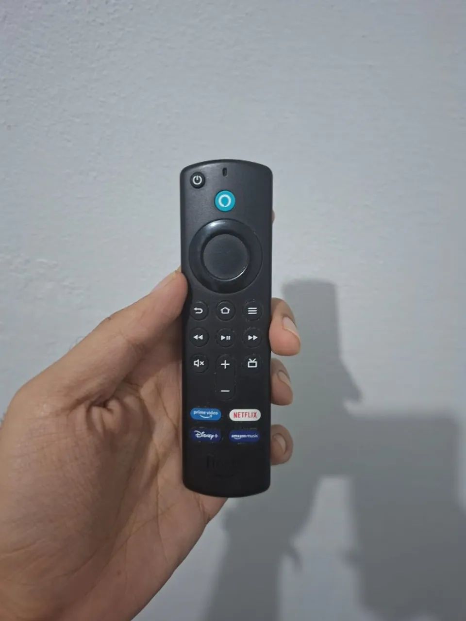 Fire TV Stick Amazon Full HD - Transforme sua TV em Smart - Foto 3