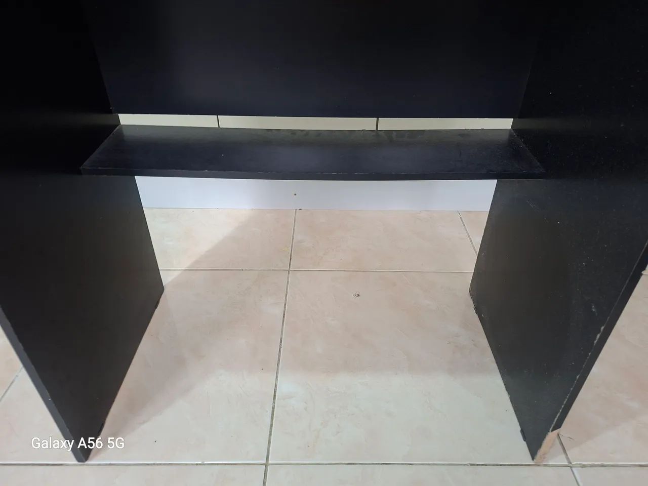 Escrivaninha / Mesa de Estudos Preta com Gaveta e Prateleira - Foto 3
