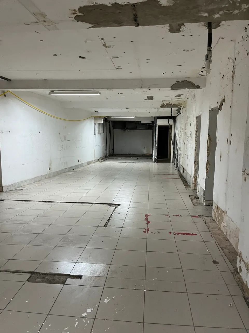 Lojas com 350 m2, edifício com 1.170. - Foto 3