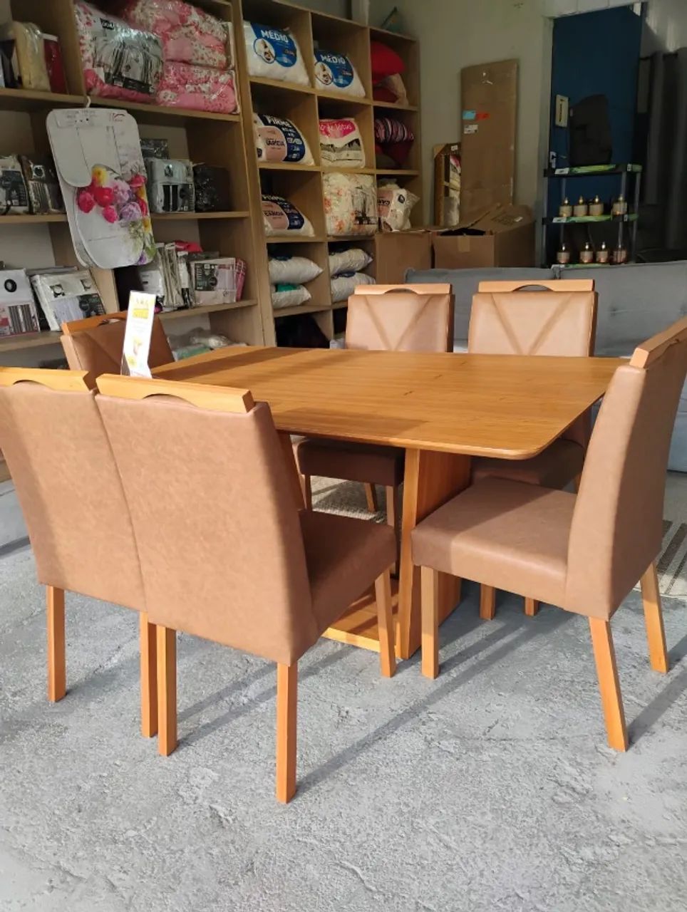 Mesa de jantar 6 cadeiras de couro 
