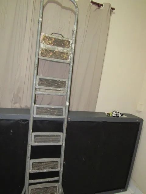 Escada de Ferro com 6 degraus