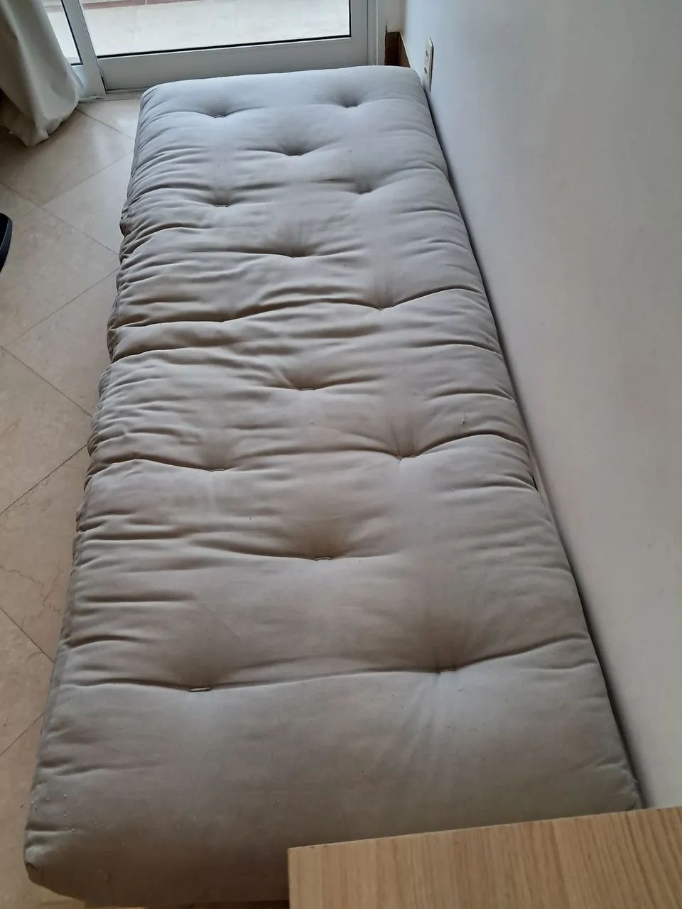 Futon cama e poltrona com base em madeira  - Foto 4