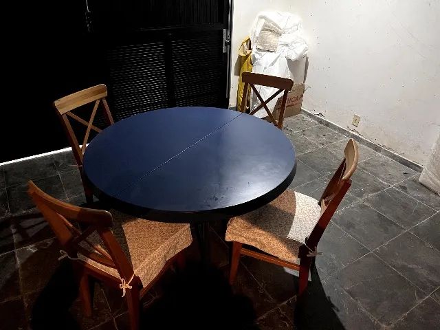 Mesa de Jantar Redonda com 4 cadeiras 