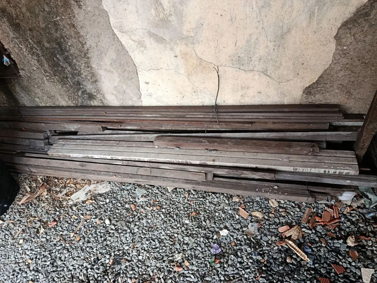 Telhas Portuguesas, caibros e Ripas 