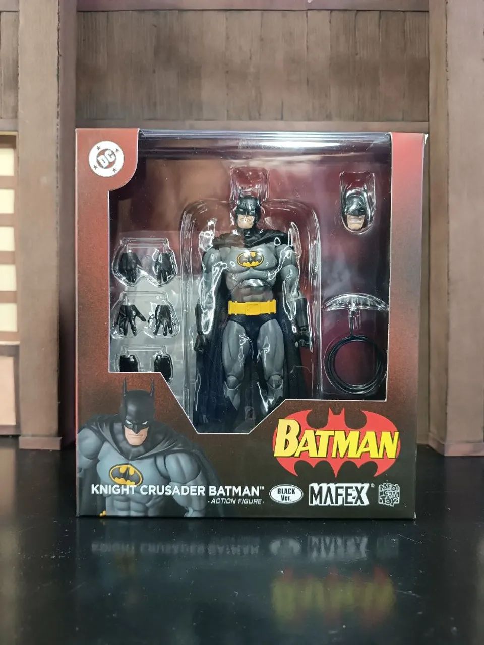Medicom Mafex Knight Crusader Batman Black version Exclusivo Japan