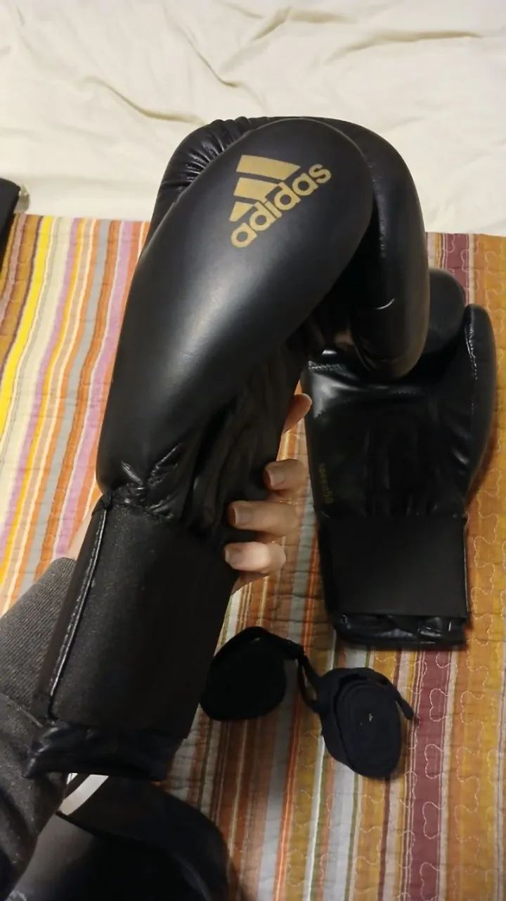 Luva de Boxe Adidas Speed 50 Black Gold - Foto 4