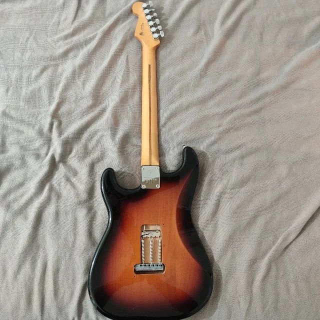 Guitarra Fender Stratocaster Player Plus - Foto 2