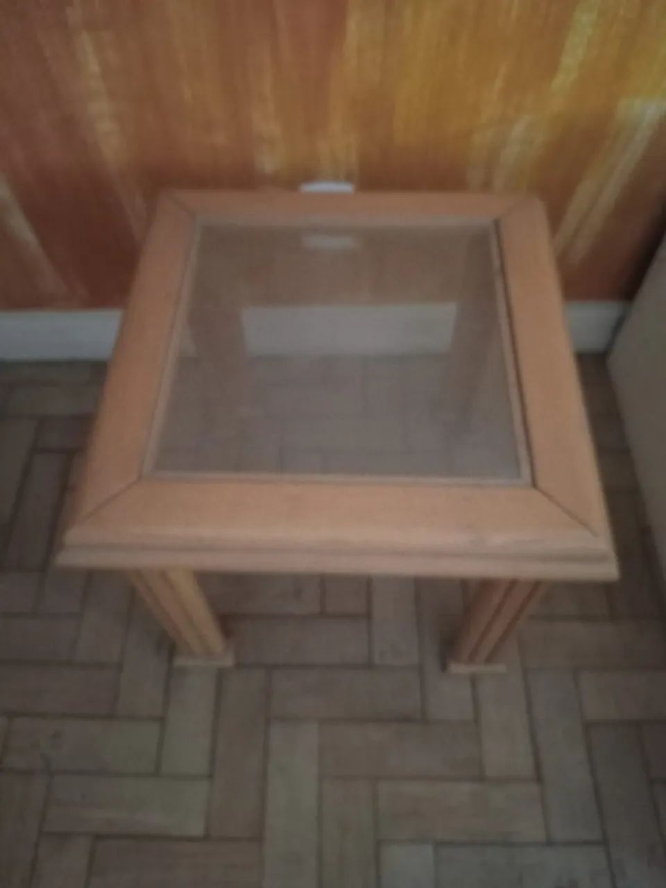 Mesa de Canto de Madeira com Tampo de Vidro - Foto 2