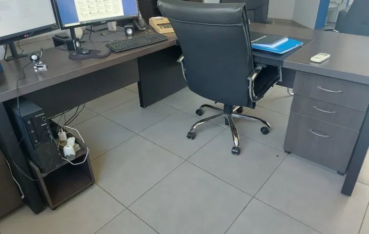 mesa em L com 2 gaveteiros