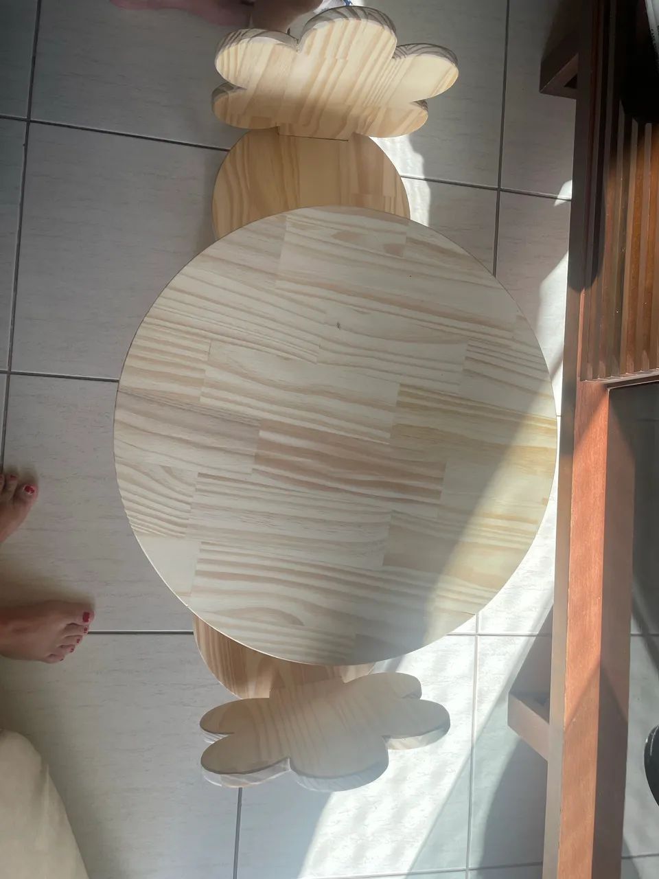 Mesa infantil com 2 cadeiras estado de nova !  - Foto 3