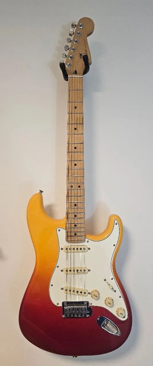 Guitarra Fender Stratocaster Player Plus  - Foto 2