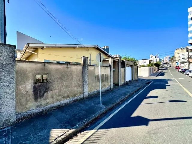 Imóvel com 2 Casas no Centro de Tubarão