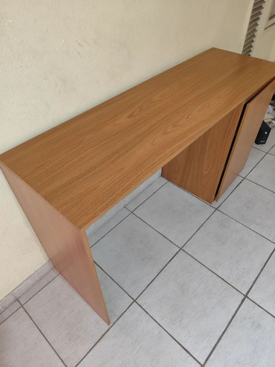 Mesa de madeira com gaveteiro  - Foto 3