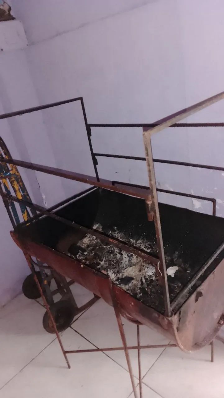 2 Churrasqueiras a carvão grande pra frango  - Foto 2