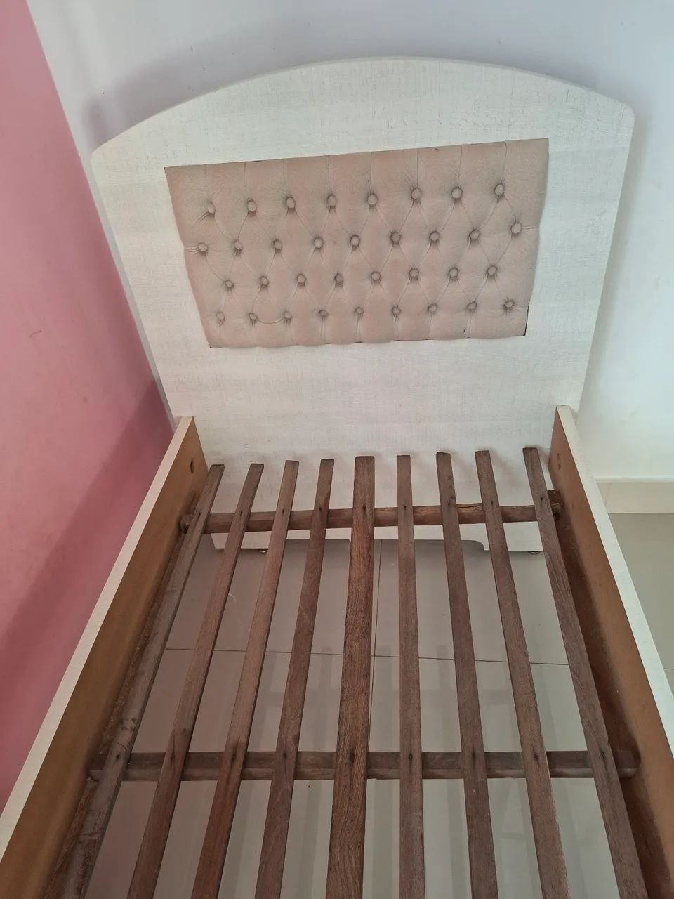Par de cama de solteiro. Madeira e MDF. Cabeceira estofada - Foto 2