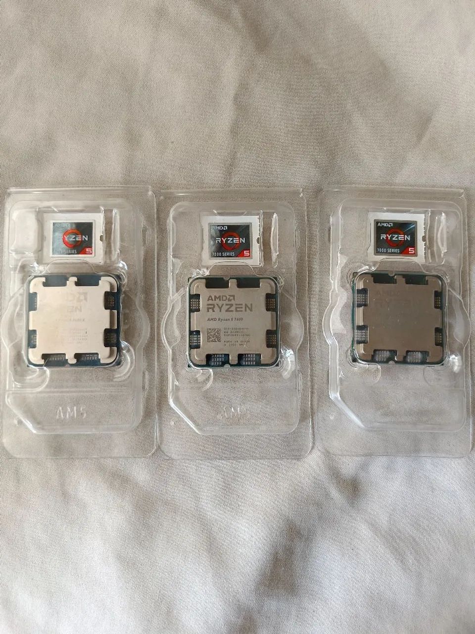 3 processadores DDR5 9600x e 7600