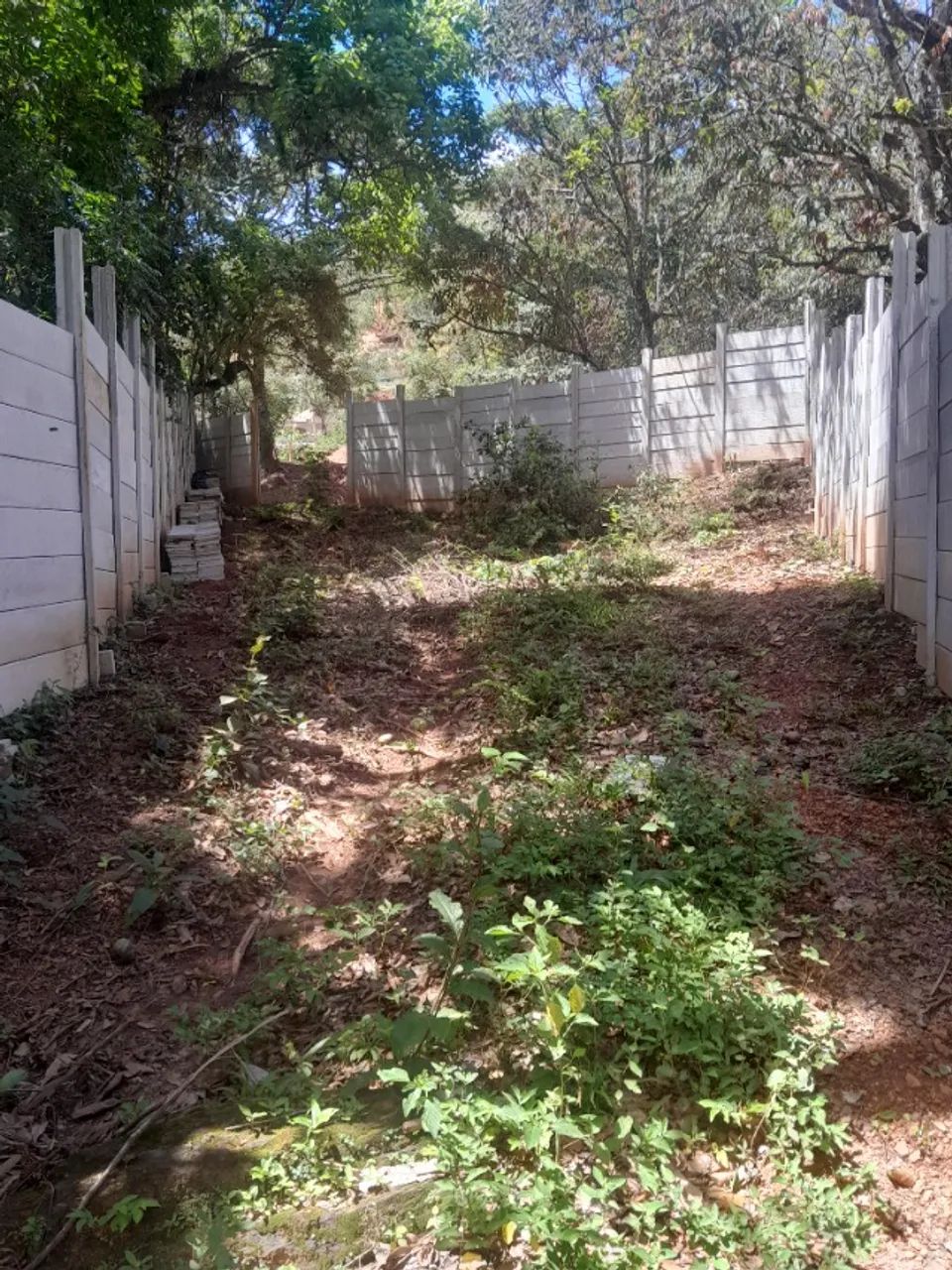 Lote a venda em nova lima todo murado