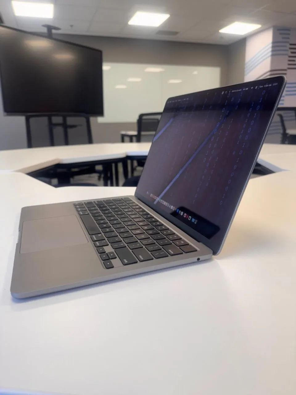 Apple MacBook Air 13,6