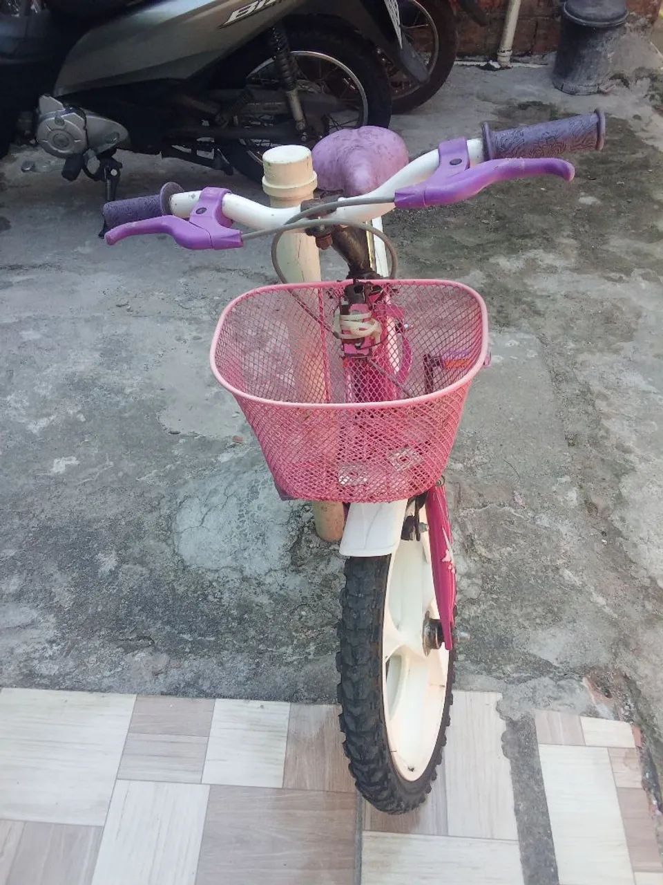 Vendo bicicleta pequena semi nova