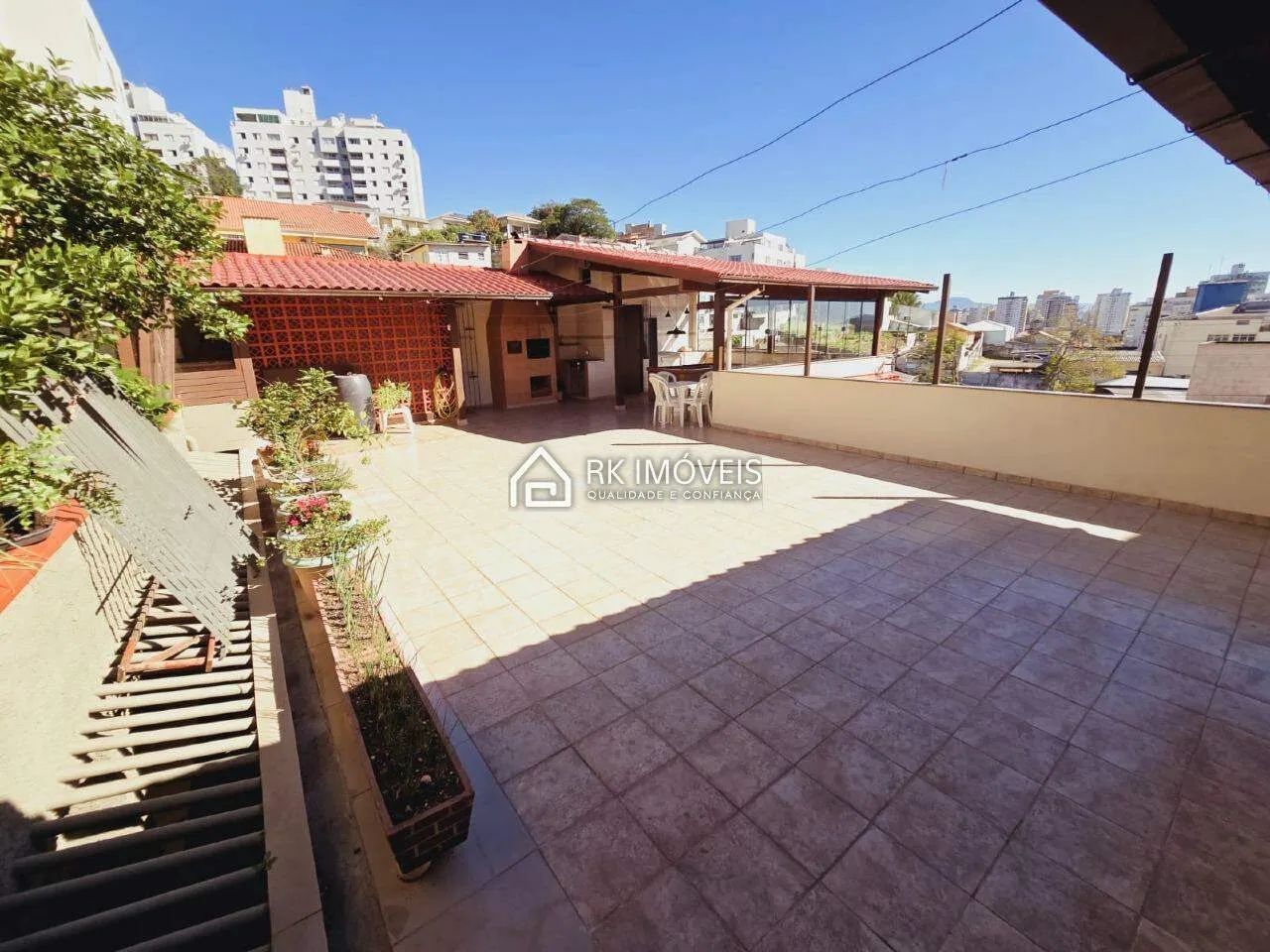 Casa à venda, 4 quartos, 2 suítes, 1 vaga, Estreito - Florianópolis/SC