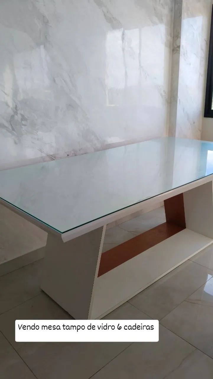 Mesa para 6 cadeiras tampo de vidro temperado Jacaúna 