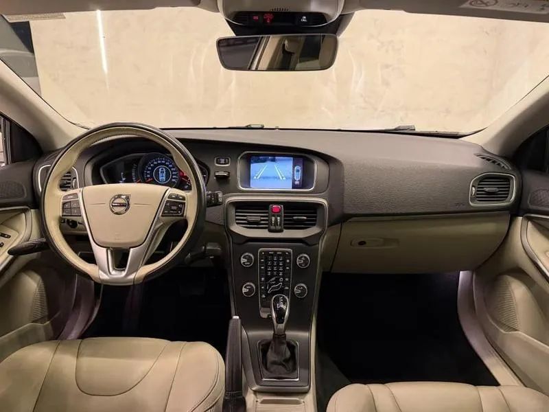 Volvo V40 T-4 KINETIC 2.0 Aut., foto 12 de 14