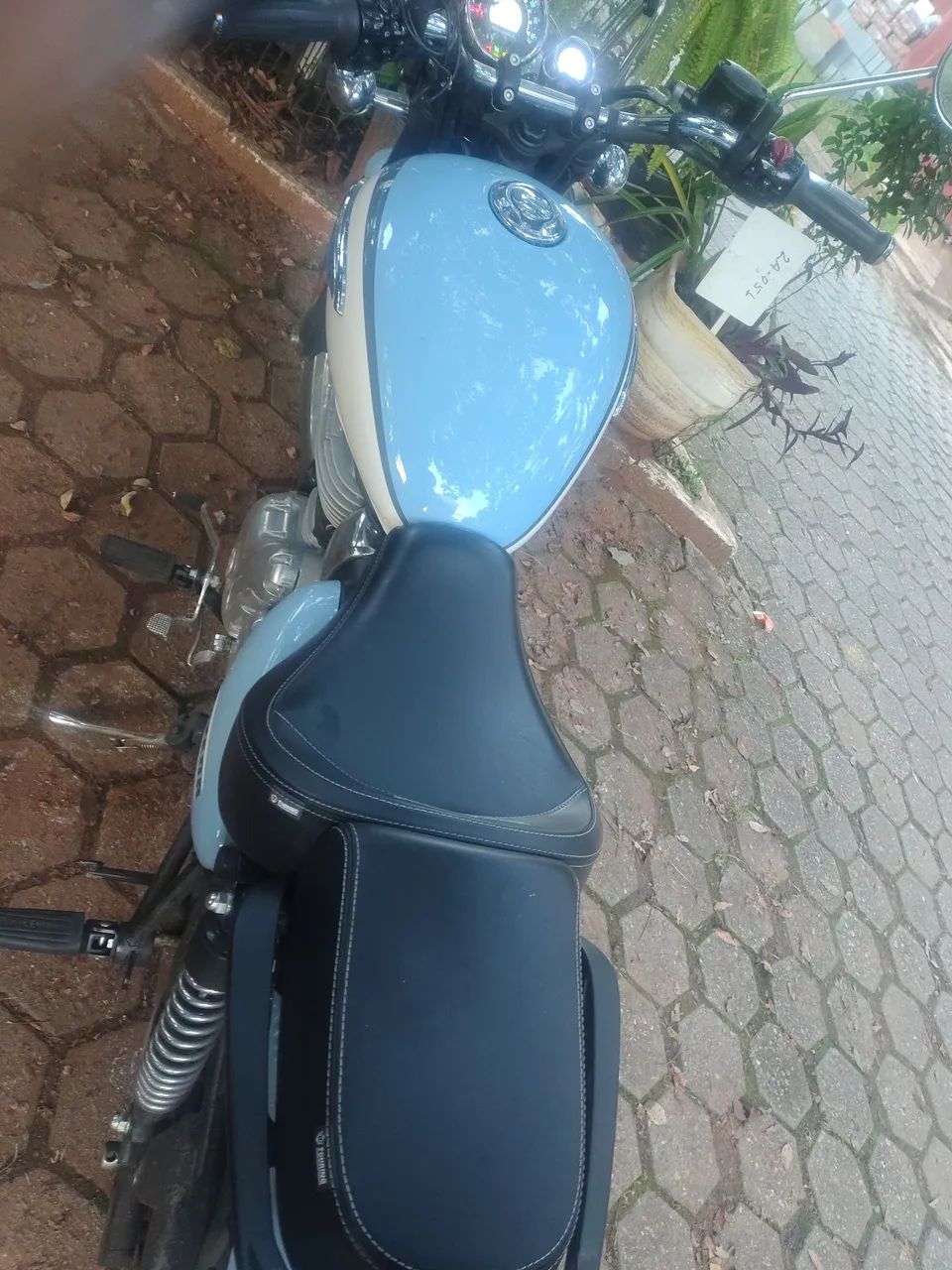 Meteor 350 aurora blue