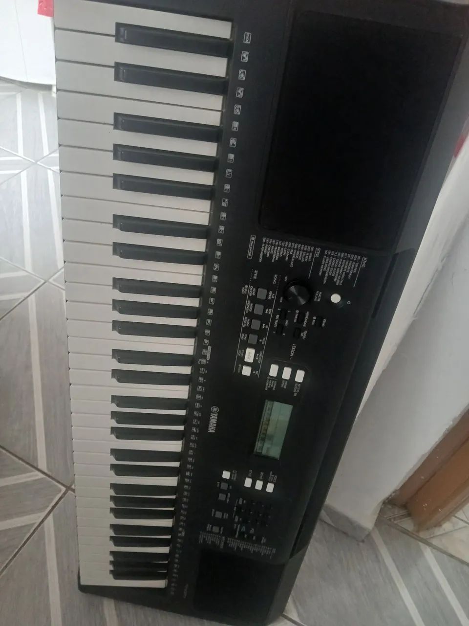Teclado Yamaha PSR E373 funcionando em perfeito estado! - Foto 2