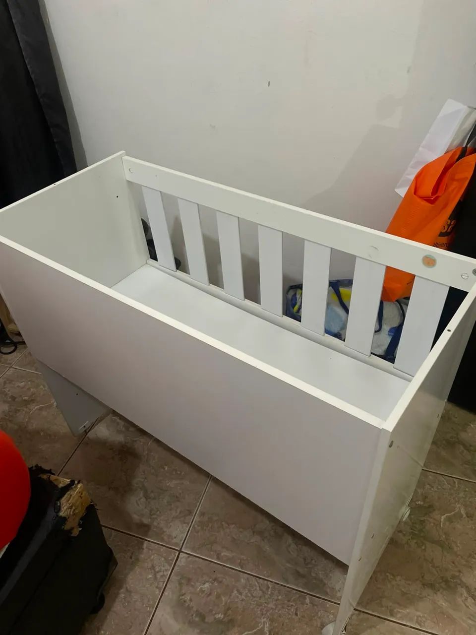 Vendo berço acompanhado de 2 colchões  - Foto 2