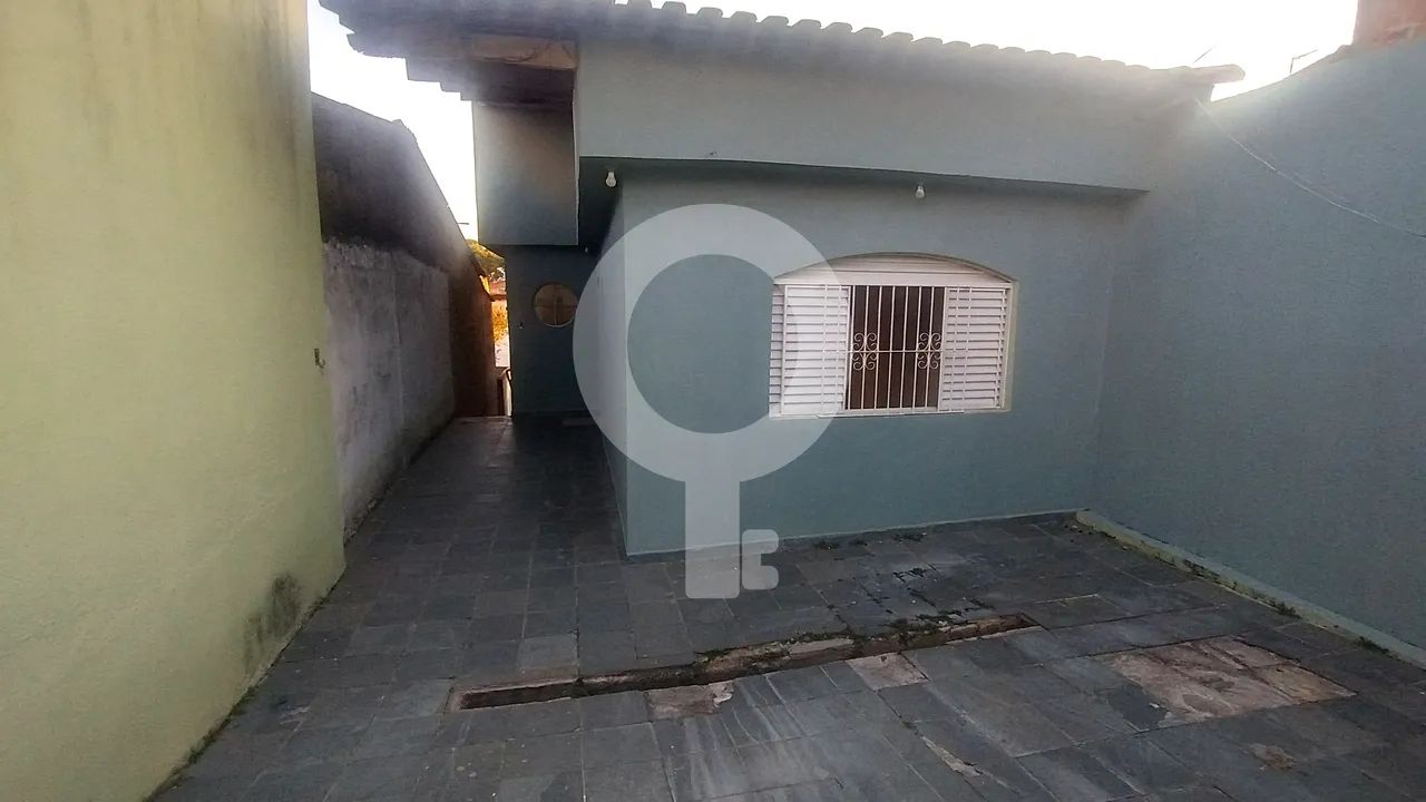 Casa com 3 quartos sendo uma suíte 2 vagas de garagem e Edícula - Foto 4