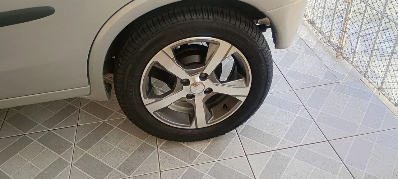 Jogo de rodas aro 15 com pneus 