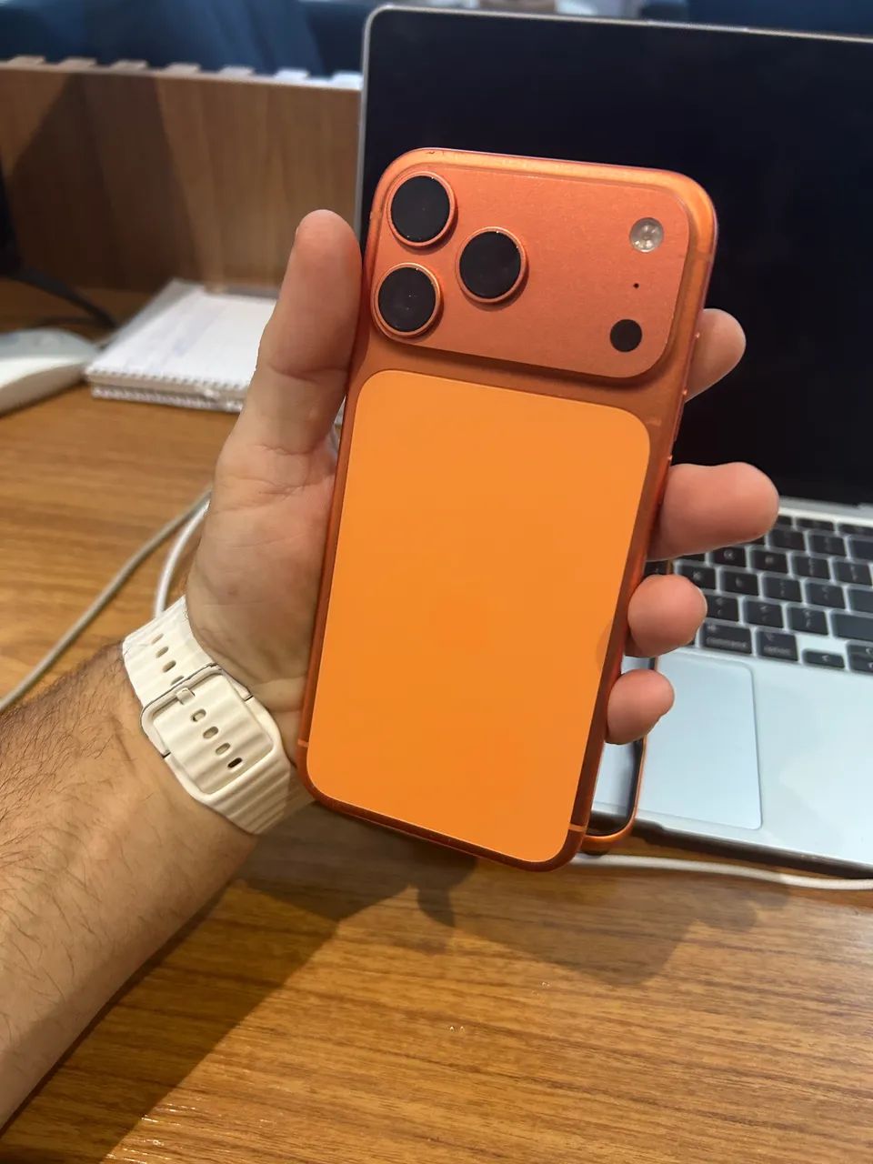 Iphone 17 pro max laranja 256 