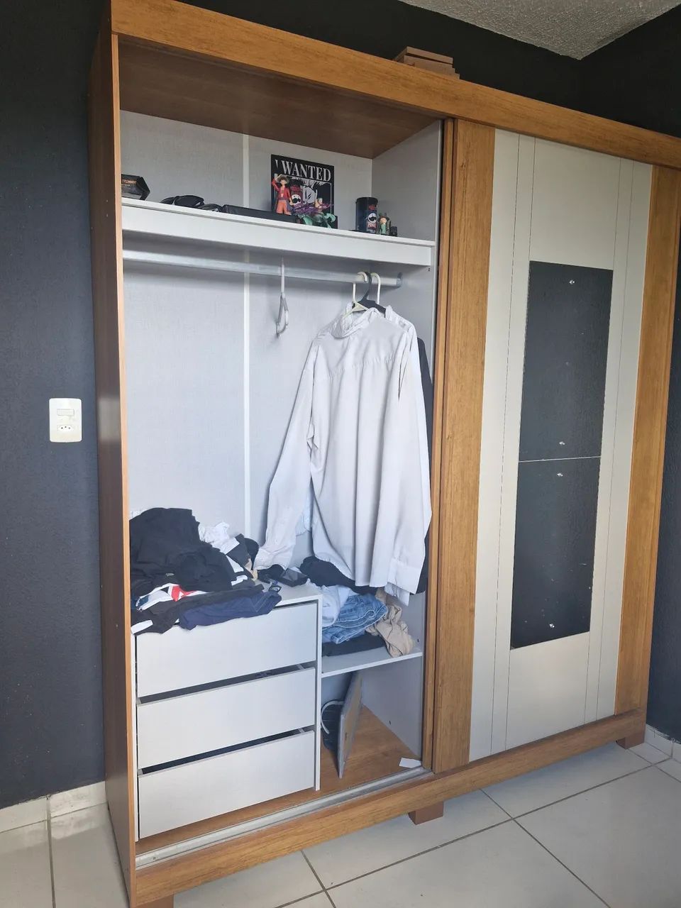 Vende-se guarda roupa  em mdf,sem riscos,sem defeito algum, é  só  olhar e comprar e levar - Foto 2