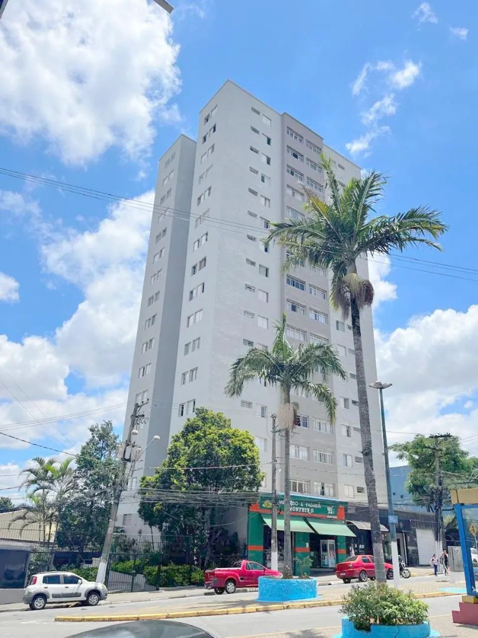 Única Oportunidade ! Apto com 3 Dormitórios no Centro de Poá/SP