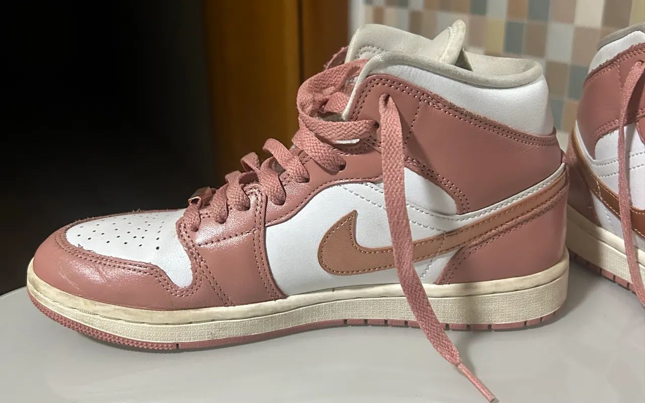 Air Jordan 1 Mid SE Red Stardust White Rosa