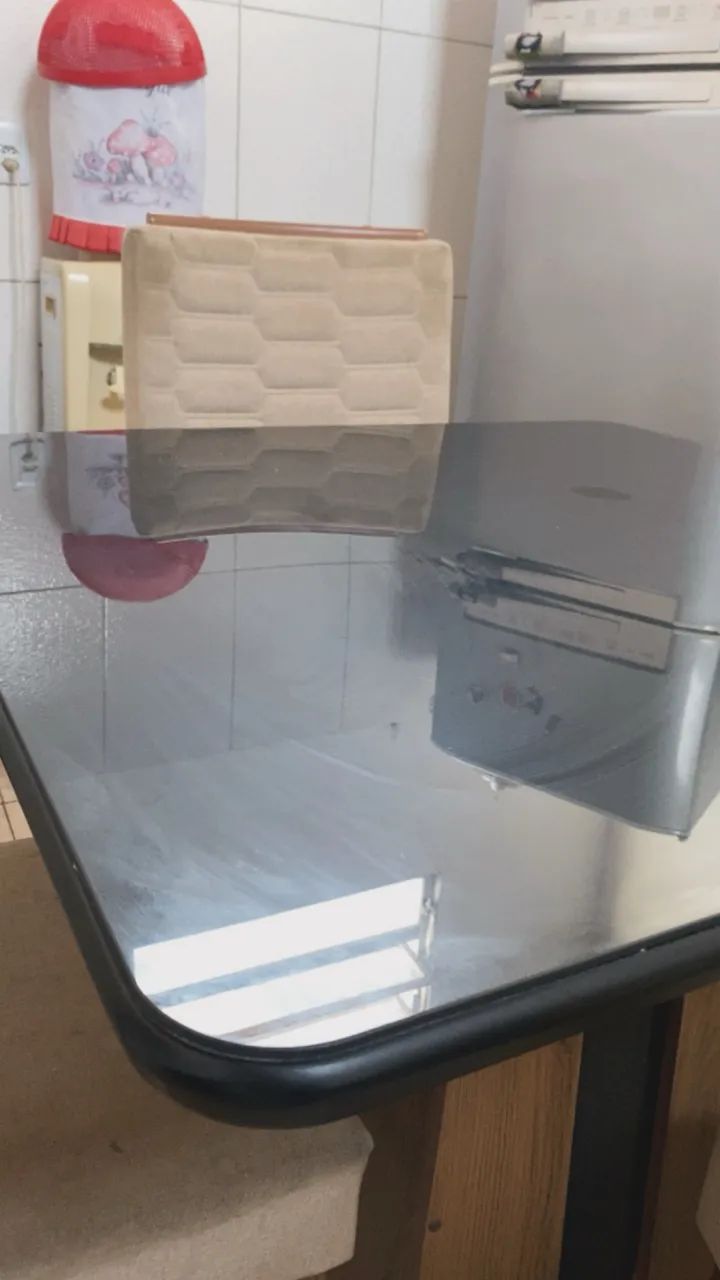 Mesa de Vidro com cadeiras reforçadas  - Foto 2
