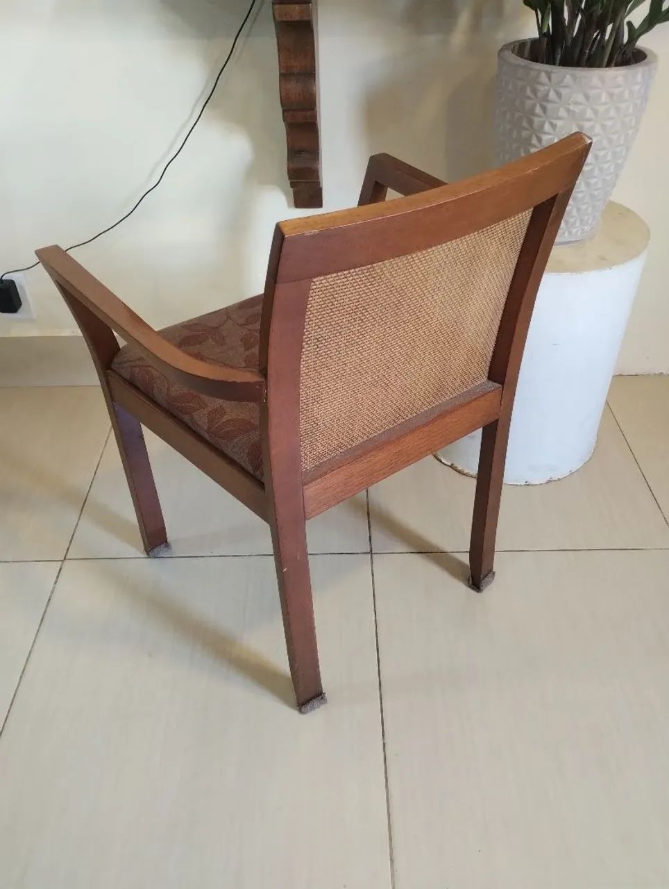 Duas lindas cadeiras 390 reais as duas - Foto 4