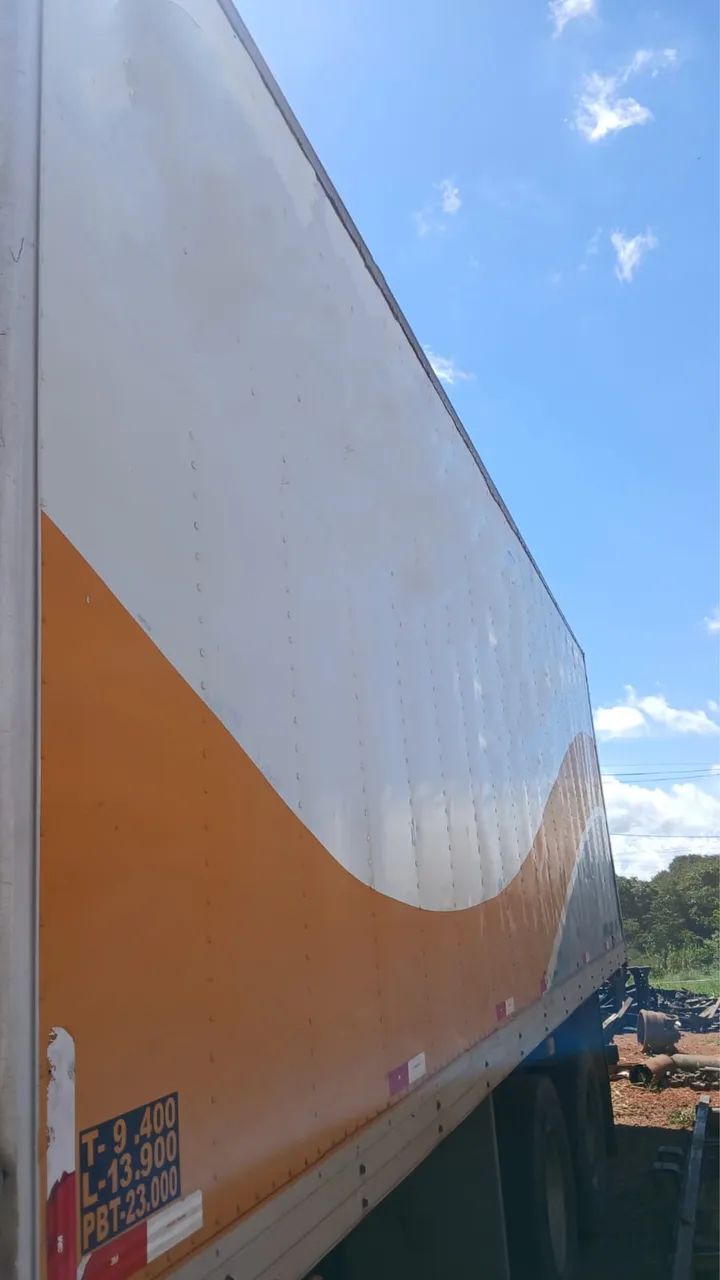 Vende-se baú para caminhão 