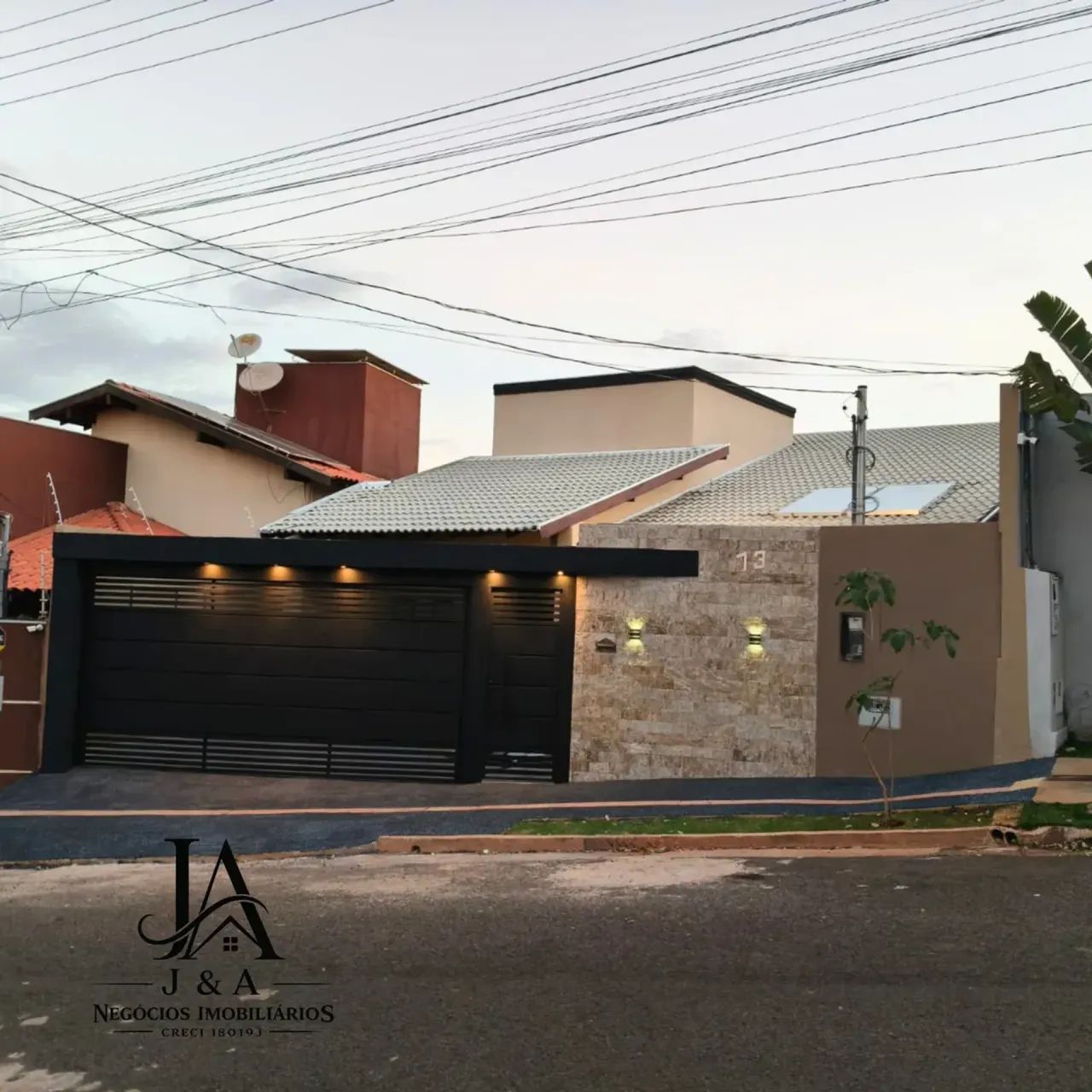 Imóvel á venda com 4 suítes sendo 1 master, área gourmet - próximo a UCBD