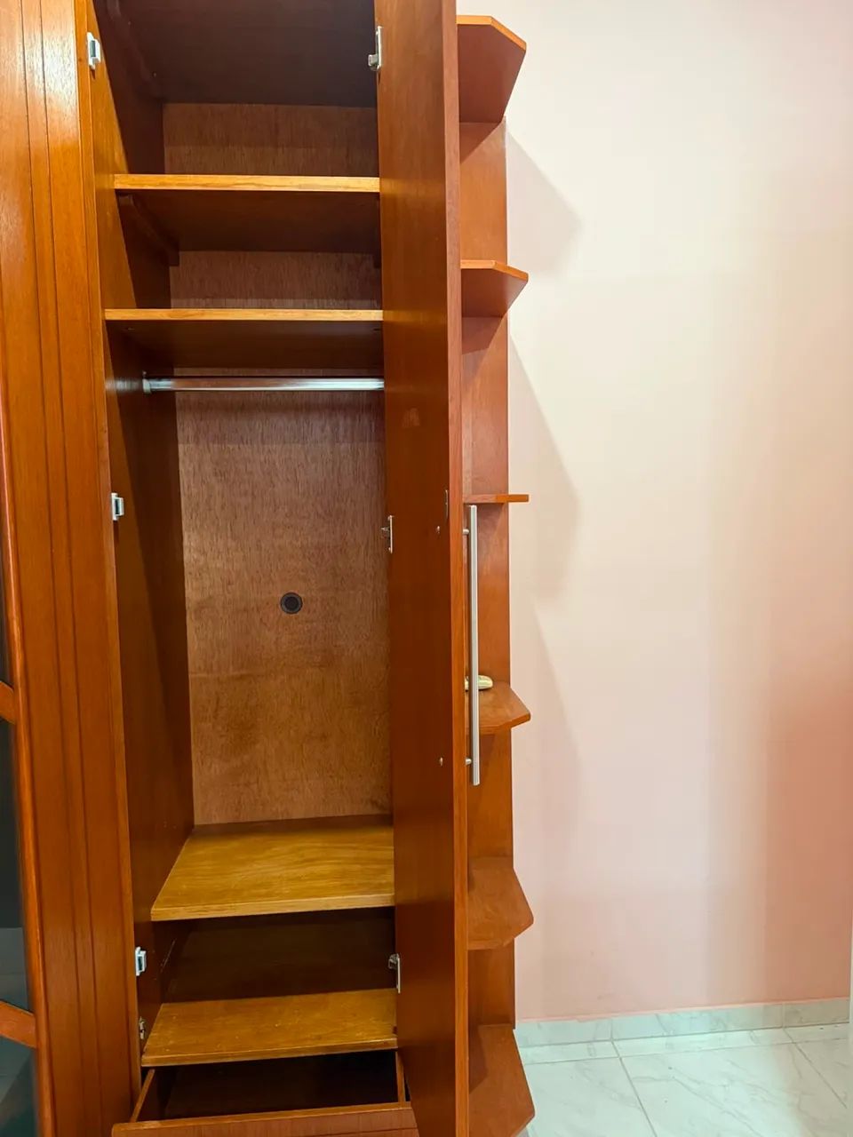 Vendo guarda roupa casal madeira  - Foto 4