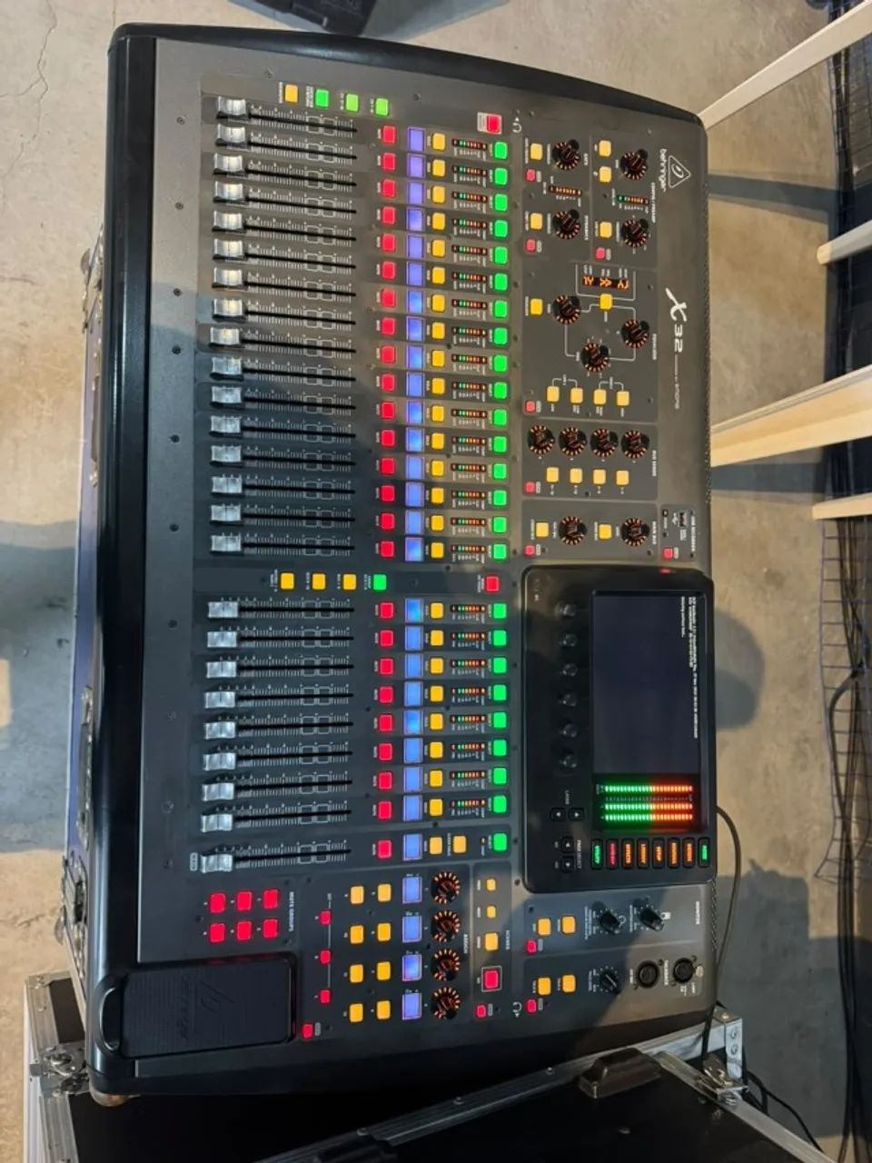 MESA DE SOM DIGITAL BEHRINGER X32 FULL c/ CASE NOVO - Foto 3