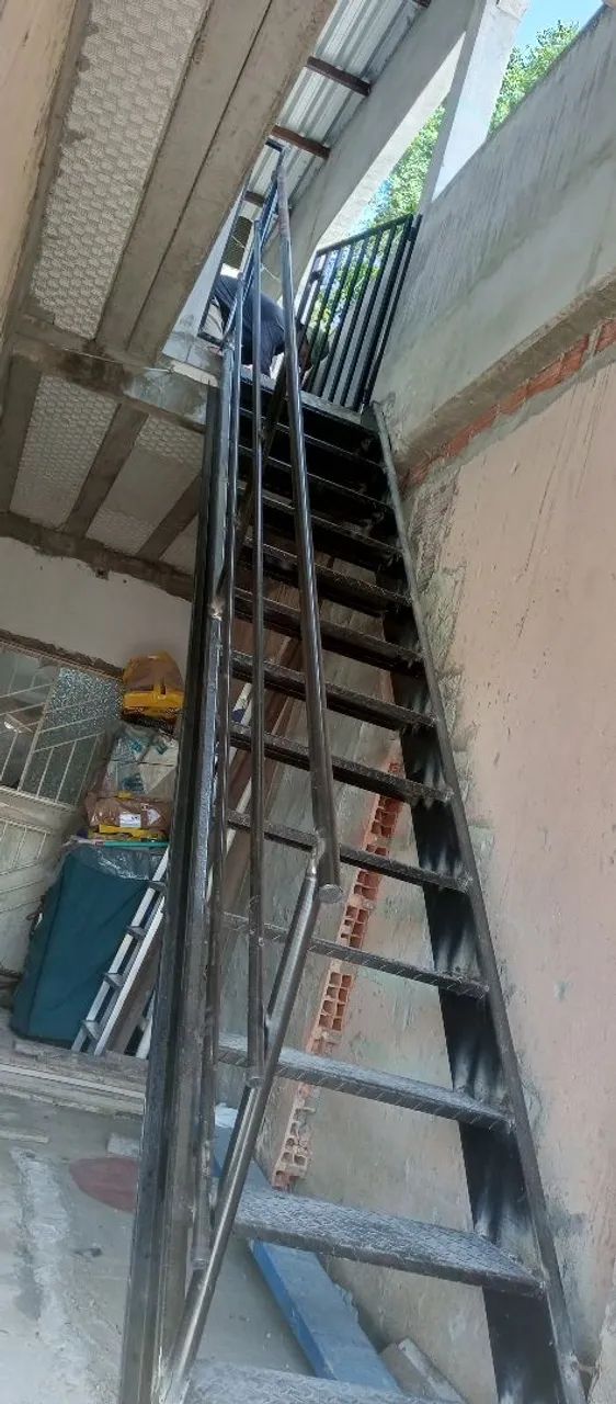 Escadas de ferro e estruturas